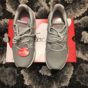 BCG woman sneaker size 8.5